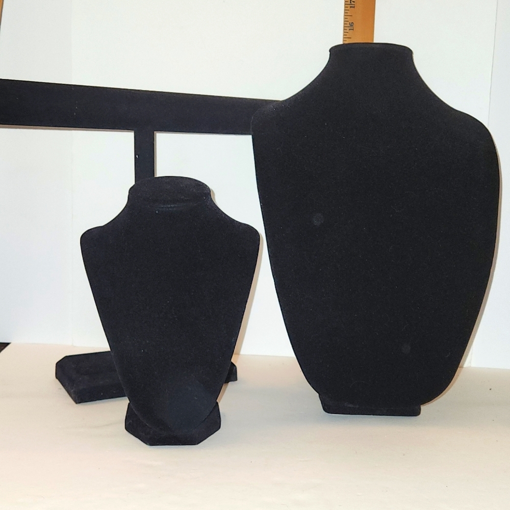 Black velvet necklace & bracelet displays